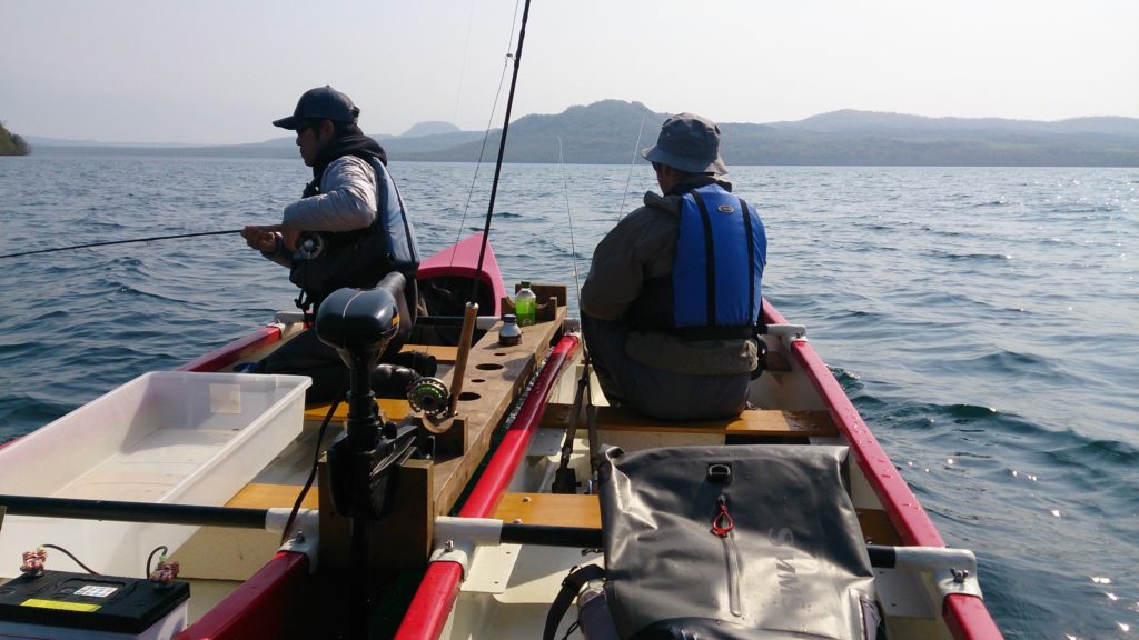 屈斜路湖ダブルカヌーで釣り