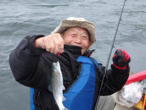 屈斜路湖で釣れたニジマス